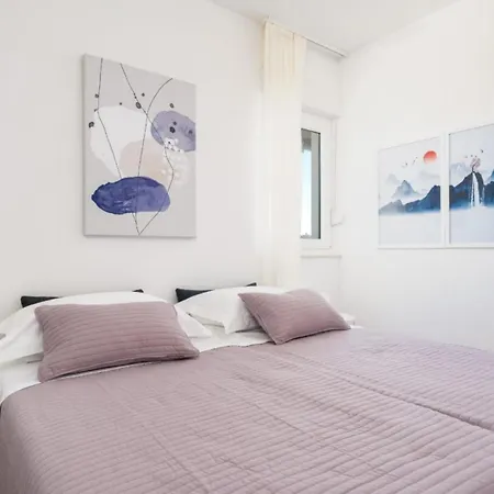 Lana Apartment *