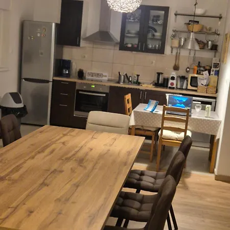 アパート Lana トロギール