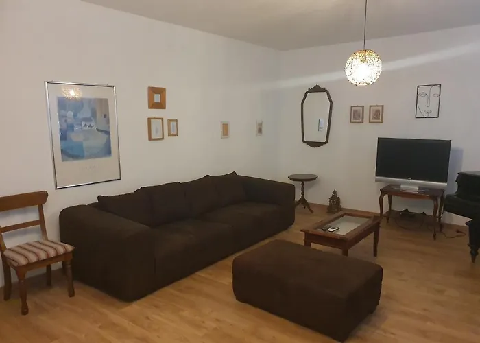 Lana アパート トロギール