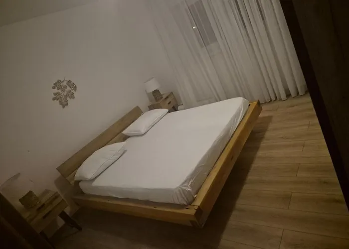 Lana トロギール